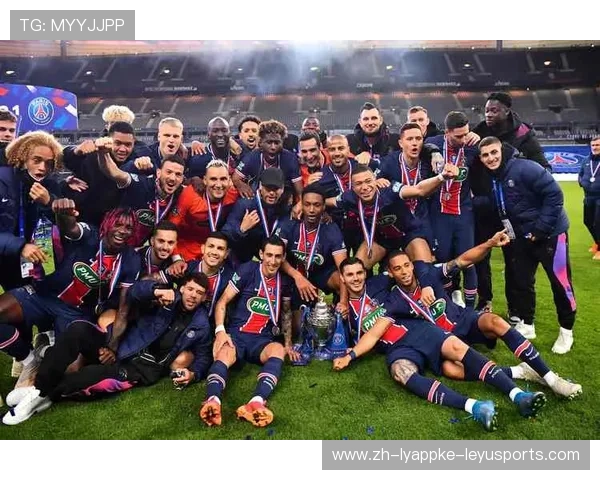 巴黎圣日耳曼欧冠队服设计及体育品牌营销